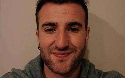 Unai Orbegozo masajistak etxez etxeko zerbitzua eskaintzen du mugikortasun arazoak dituzten pertsonei bidea erraztuz