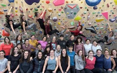 Hamabost topaketa hiru kirol modalitatetan, Emakumeok Mugimenduan programan