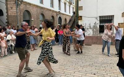 Dantzarik dantza, ezusteko atsegin eta guzti