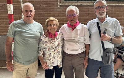 Karmele Sansebastianek eta Alfonso Nietok jaso dute zapia jubilatuen bazkarian
