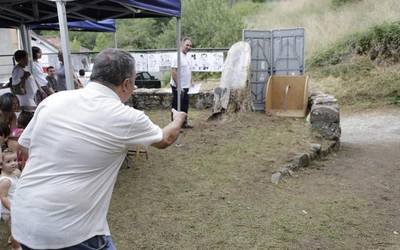 Aliritzi taldeak eta toka jokoak animatu dute San Kristobal ermitapea