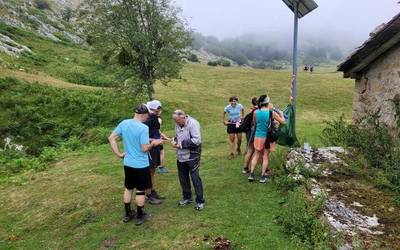101 lagunek egin dute 'Txikirri-txikirri' mendi martxa