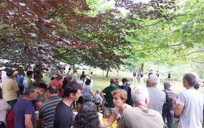 [ARGAZKI GALERIA]: Baserri-auzoetako ospakizunen xarma Berrizko sankristobaletan