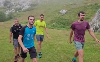 101 lagunek egin dute 'Txikirri-txikirri' mendi martxa