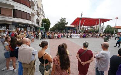 Algortan izandako taldeko sexu-eraso baten ustezko egileetako bat atxilotzeko agindua eman dute