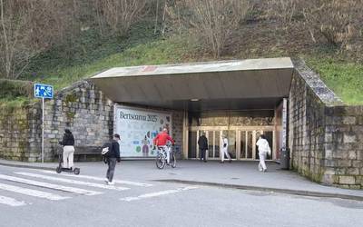 Itxi eginen dituzte tarte batez Descalzos kalera igotzen diren igogailuak