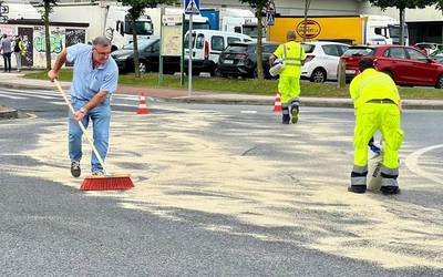 Ordubeteko auto-pilateka Zamudion kamioi bati mila litro olio jausi ondoren