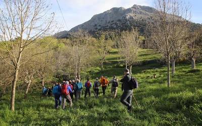 Udalatx inguratzen duen ibilbidea egingo dute domekan