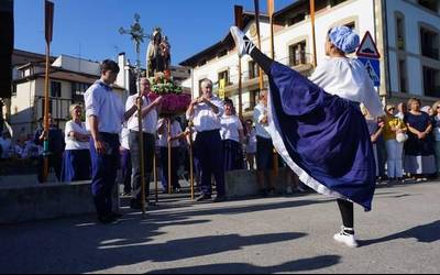 Eguraldi dotorea Karmengo Amari gorazarre egiteko