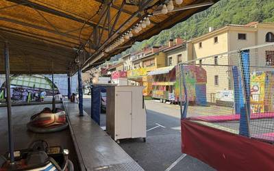 Gaur zabalduko dituzte barrakak