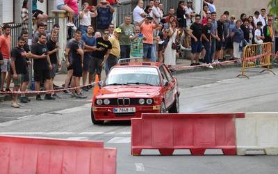 42 pilotu Eskoriatzako rallysprintean, bihar
