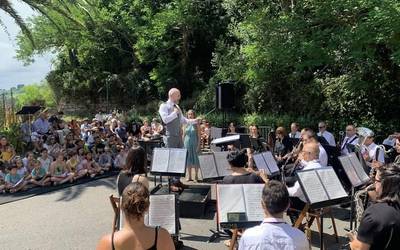 Musika klasikoaz gozatzeko aukera izan dute etxeko txikienek ere
