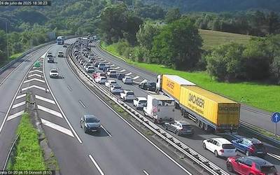 AP-8 autobidea itxita dago Usurbil parean Bilborantz, eta zirkulazio arazo handiak ari da eragiten