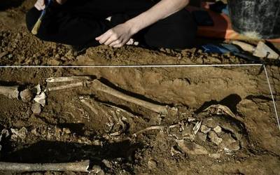 Fusilatutako bi pertsonaren gorpuzkiak atera dituzte Muniainen