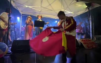 Dantzan, kantuan eta jolasean jarri zuten zubia Sagar-Erreka Mixeko artistek