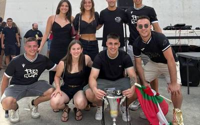 Team Rocket taldea eta beste hainbat lagun saritu dituzte Beltzen Egunean