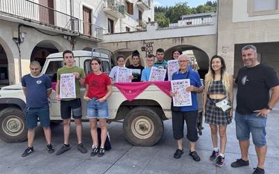 Andramaixetarako motorrak berotzen hasi dira, egitaraua aurkeztuta