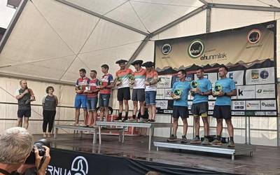 Bi arrasatear igo ziren Ehunmilak probako taldekako podiumera