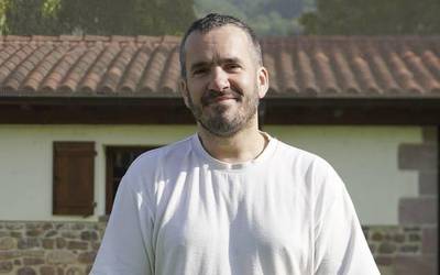 «Haurtzaroko Asier hura aldarrikatzeko ariketa da liburua»