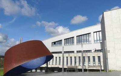 Gizonezko bat ito da Amurrioko kiroldegiko igerilekuetan