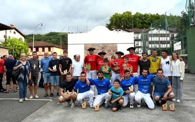 Doneztebe The Moment taldeak irabazi du Baztan-Errekako 45. laxoa txapelketa