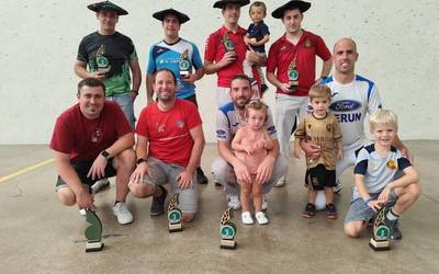 Txapela jauntzi dute hainbat baztandarrek Loiolako pala txapelketan