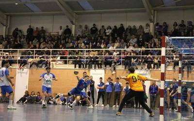 Erreka Kirol Elkartean eskubaloian jokatzeko izen emateko aukera abuztuak 27 artio