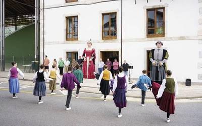 Elizateko lanez eta herriko bertze kontuez elean