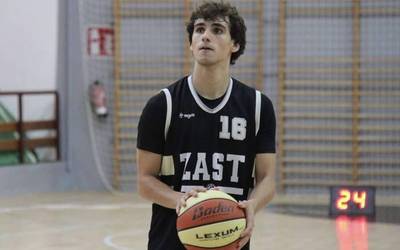 Mikel Zubizarreta oriotarra Ulacia ZKEko lehenengo taldean ibiliko da datorren denboraldian