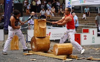 Herri kirolak egunero Foru plazan