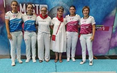 Jendetza bildu du Berako bestetako emakumeen pilota jaialdiak