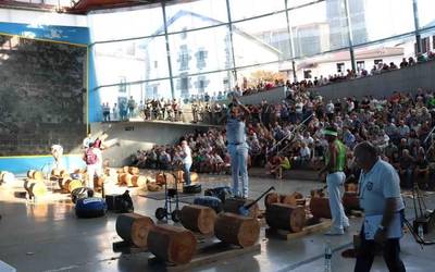 Igande arratsaldean jokatuko dituzte Aian aizkolarien eta harri jasotzaileen Gipuzkoako txapelketak