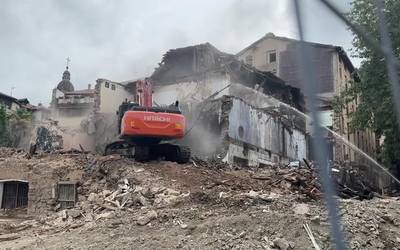 Hasi dira Bergarako Novedades aretoa eraisten