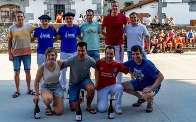 [ARGAZKIAK] Eñaut Goikoetxeak eta Mikel Martinezek irabazi dute Leitzako Plazako Pilota txapelketa