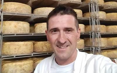 «Lana behar dugu eta zaila da uztea, baina bizitzan dena ez da lana»