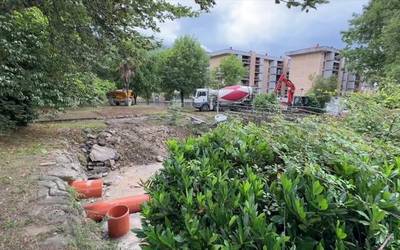 Oñatiko Olakua auzoan urmaela kendu dute, parke bat egiteko ostean