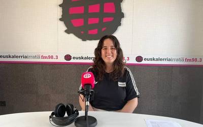 Itsaso Jauregi: Euskalerria irratiko korrespontsala Oasis taldearen Londresko kontzertuan