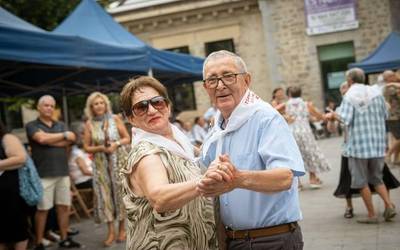 Haur eta nagusiak izan dira gaur Amurrioko jaietako protagonistak