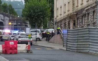 Bi atxilotu Laudion, etxebizitza batean lapurtzea egotzita