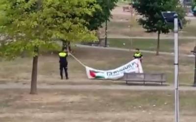 Udaltzainek txosnaguneko pankartak kendu dituzte eta Amurrioko Udalak "akats puntuala" izan dela azpimarratu du