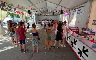 Txosna gunean hasi dituzte Andramaixak