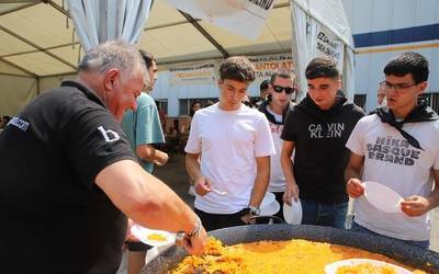 Paella nagusi GuGeu txosnaguneko bazkarian