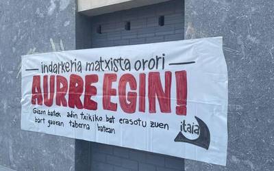 Bart gauean gizon batek adin txikiko neska bat erasotu zuela salatu du Itaiak