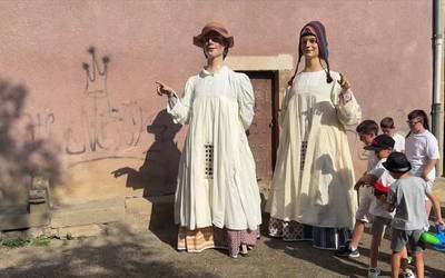 Konpartsa eta erraldoi berriak sortu dituzte Aretxabaletan