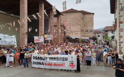 Bortzirietan «osasun zerbitzu duina» bermatzea eskatu dute Etxalarko bestetan ere