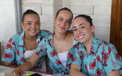 Paella izan da menuko plater nagusia gaur Aretxabaletako plazan