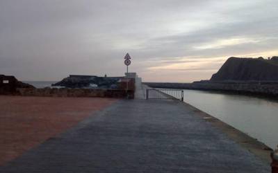 Gorpu bat aurkitu dute uretan, Talaipe inguruan