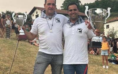 Gastañaga aita-semeak bikain aritu dira Amaiurko artzai txakur txapelketan