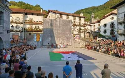 Palestinan gertatzen ari dena «genozidioa» dela salatu dute Leitzan