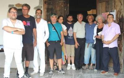 Senpereko Larraldean egindako poesia tailerrean «hitzen bidez bizitza sortzen»